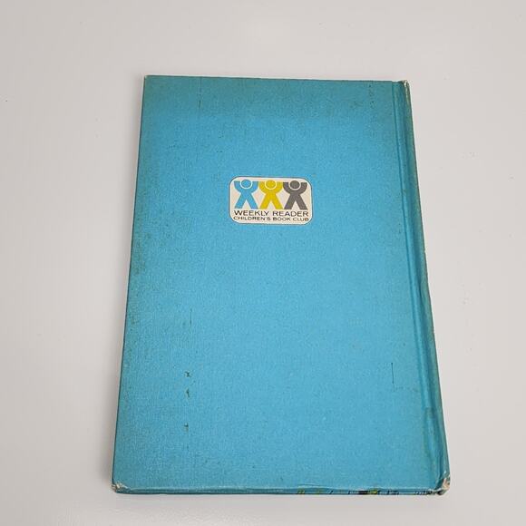 The Space Hut by Ester Wier 1967 Weekly Reader Children's Fiction Hardcover Book - Picture 2 of 4